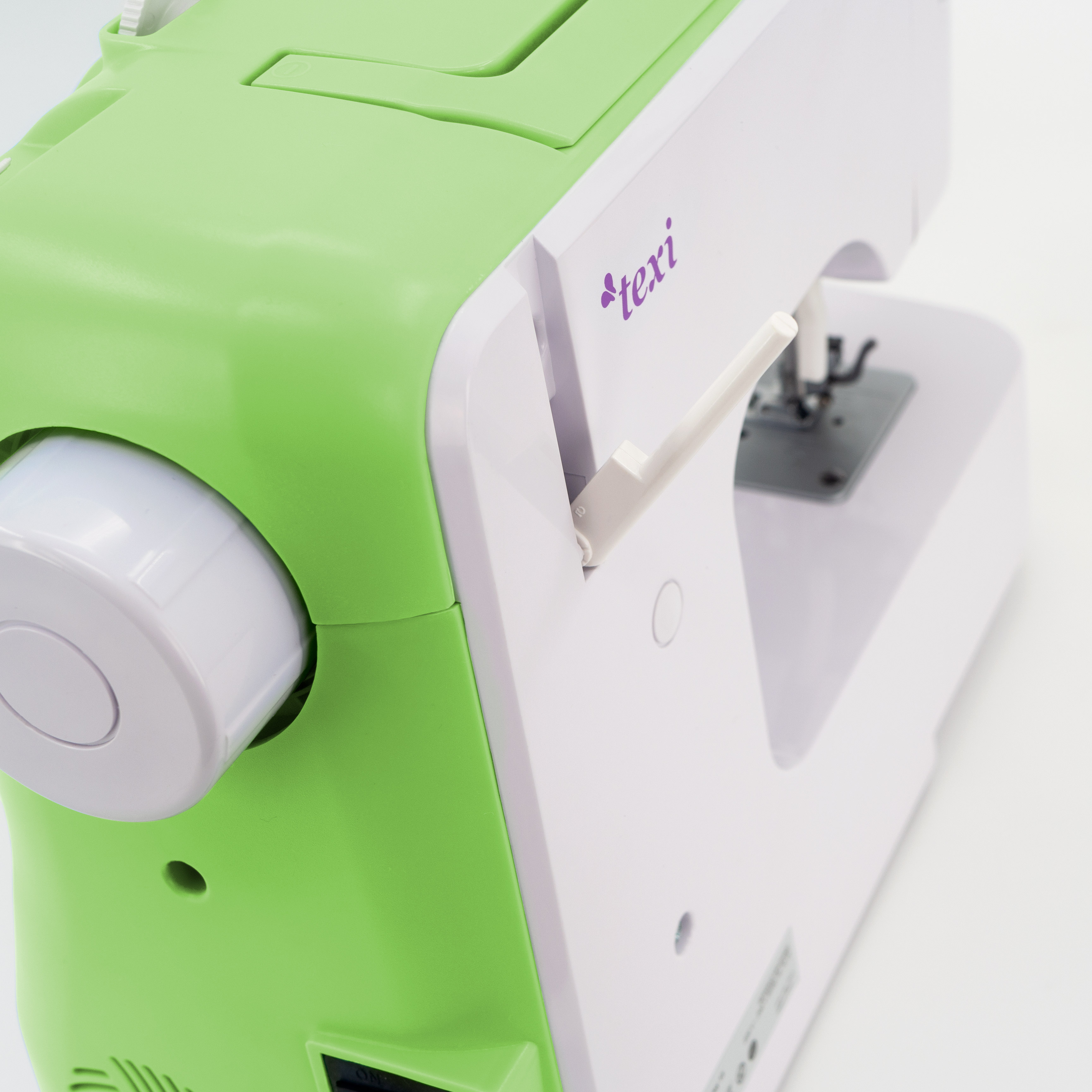 Automatic multifunctional sewing machine, 13 stitches