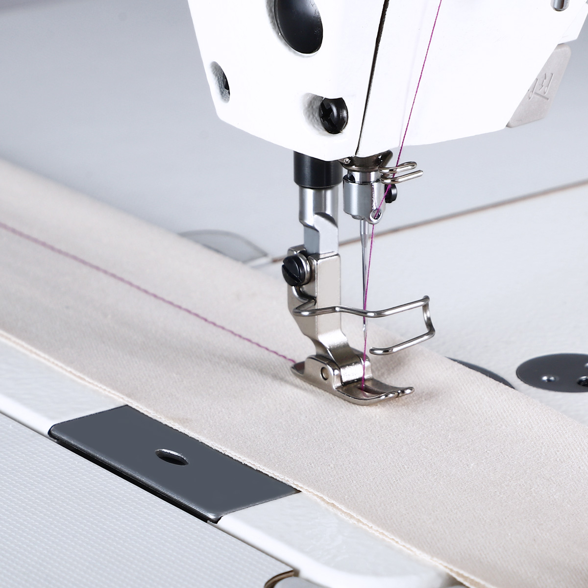 Single needle lockstitch machine TEXI TRONIC 1F, light and medium fabrics